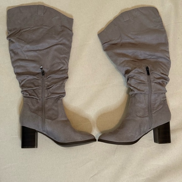 NIB Stylish Faux Suede Wide Calf Gray Women's Boots sz 10 - Picture 2 of 5